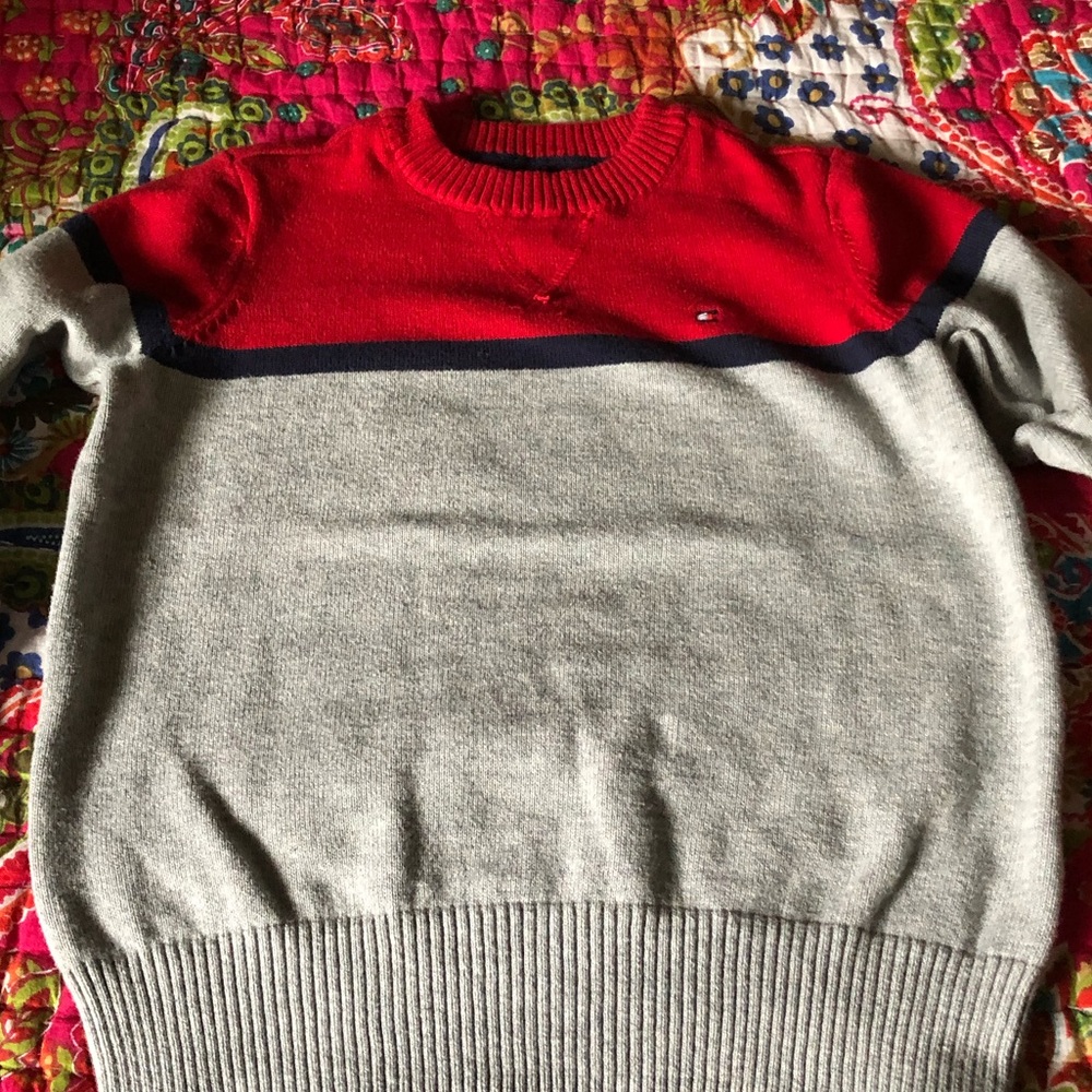 EUC Boys Tommy Hilfiger Sweater Size 3 Grey Red